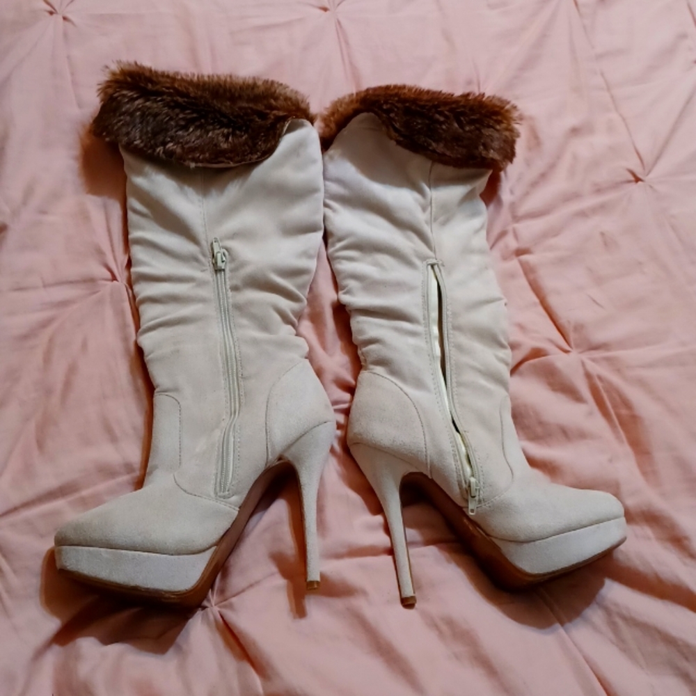 Heeled boots